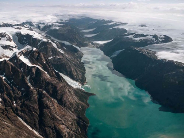 빙하가 녹아 내린 물의 양은 상상을 초월합니다. 출처 : NASA